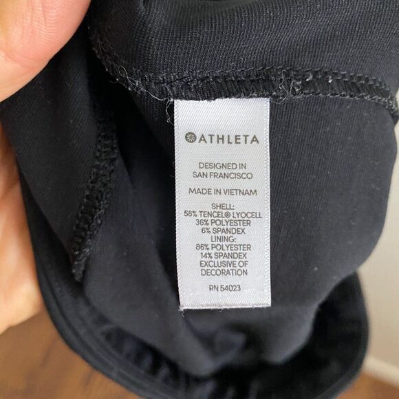 Athleta High Rise Wide Leg Capri Pants Black Color Small / 24.5 Inch Inseam Gym - Picture 4 of 5